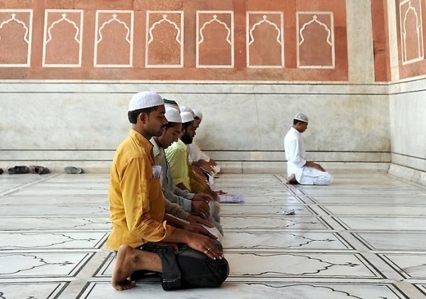 Хукм относительно второго джамаъата в мечети, в которой уже прочитали фарз.